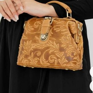 🆕Tan Embossed Leather Bag